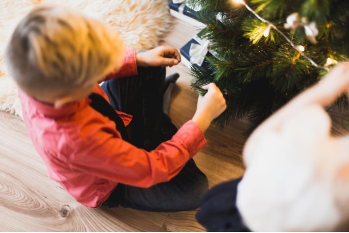 Que glisser sous le sapin ? Les meilleurs cadeaux de Noël pour stratèges et passionnés d’univers ludiques