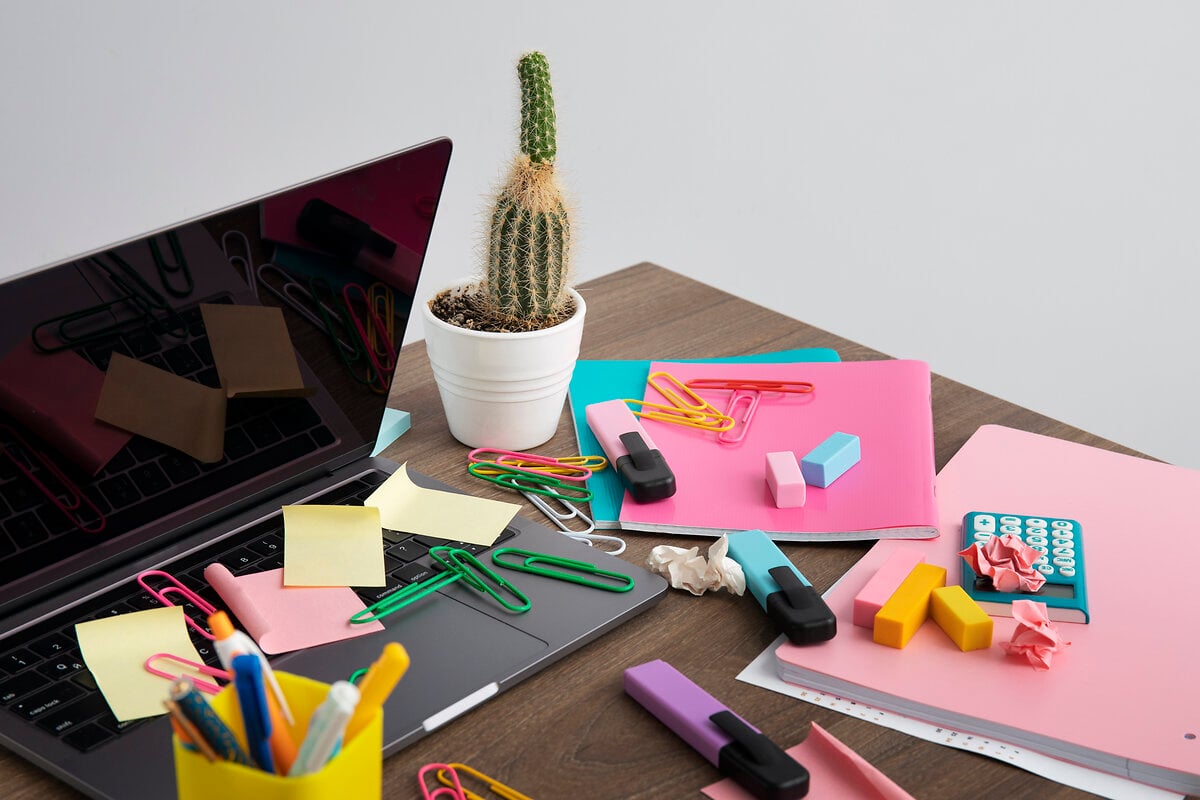 still-life-office-desk-mess
